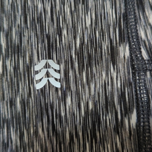 3 for $10 Bundle Sale! All In Motion Black + Gray Capri Leggings Girls Size S 6 - Picture 3 of 4